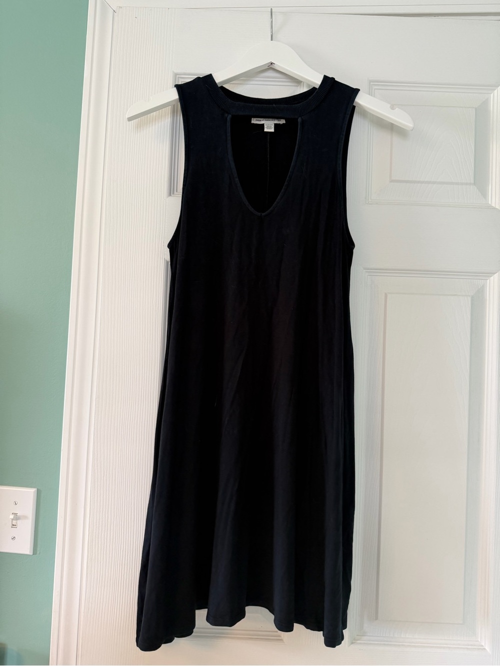 AE Sleeveless Black V-Neck Dress